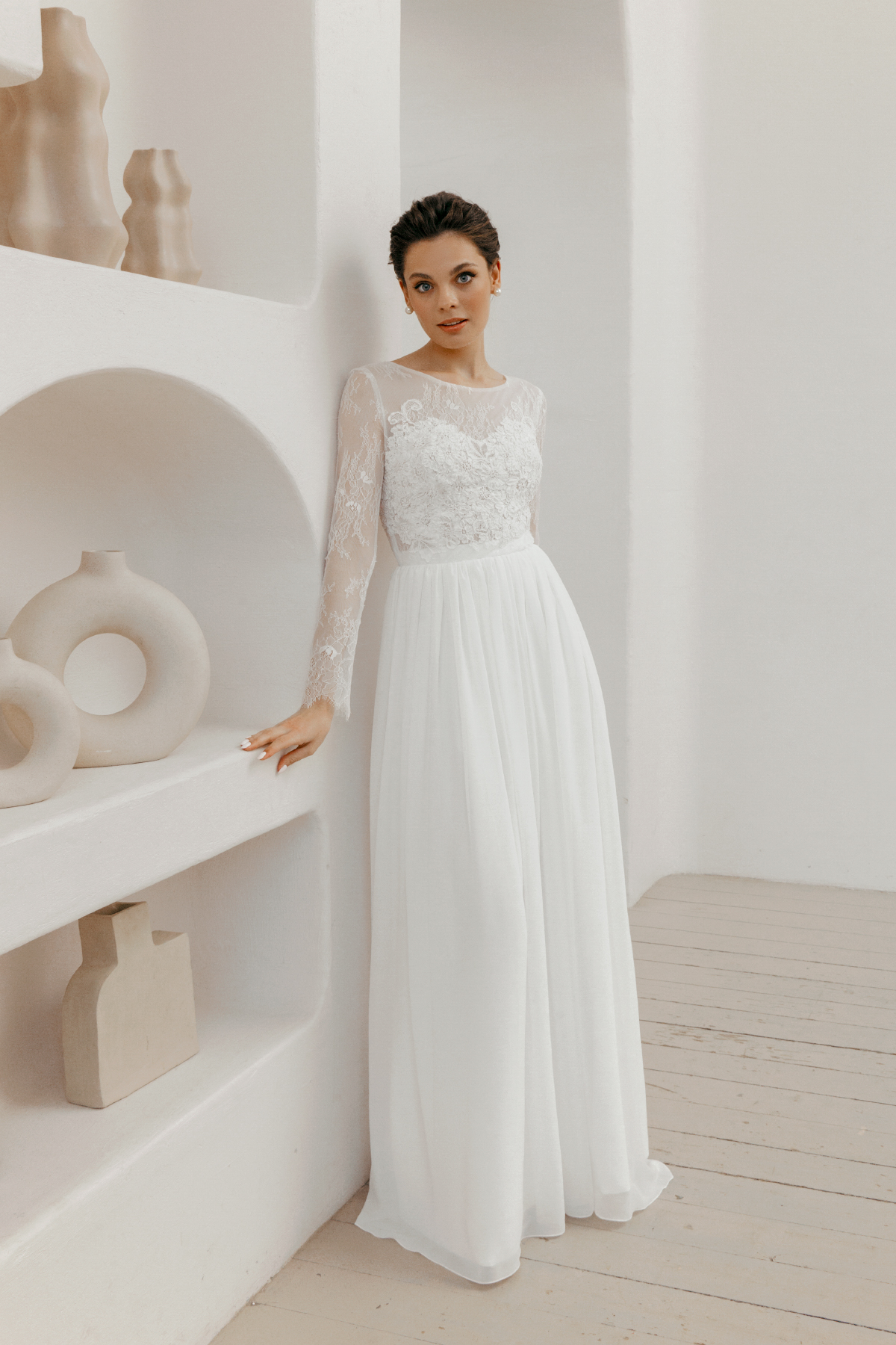 Lace and chiffon simple wedding dress in rustic style.