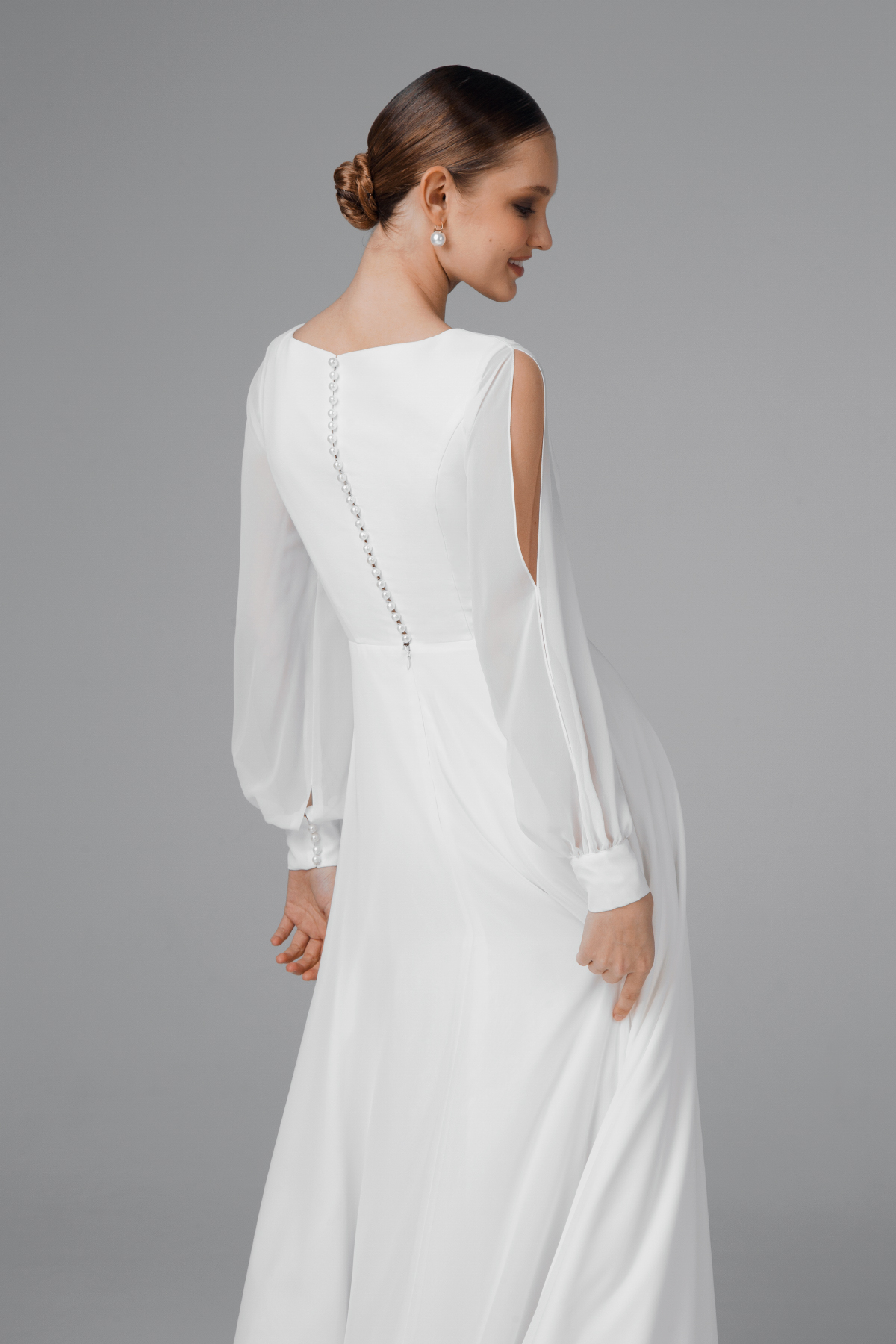 Simple and elegant wedding dress