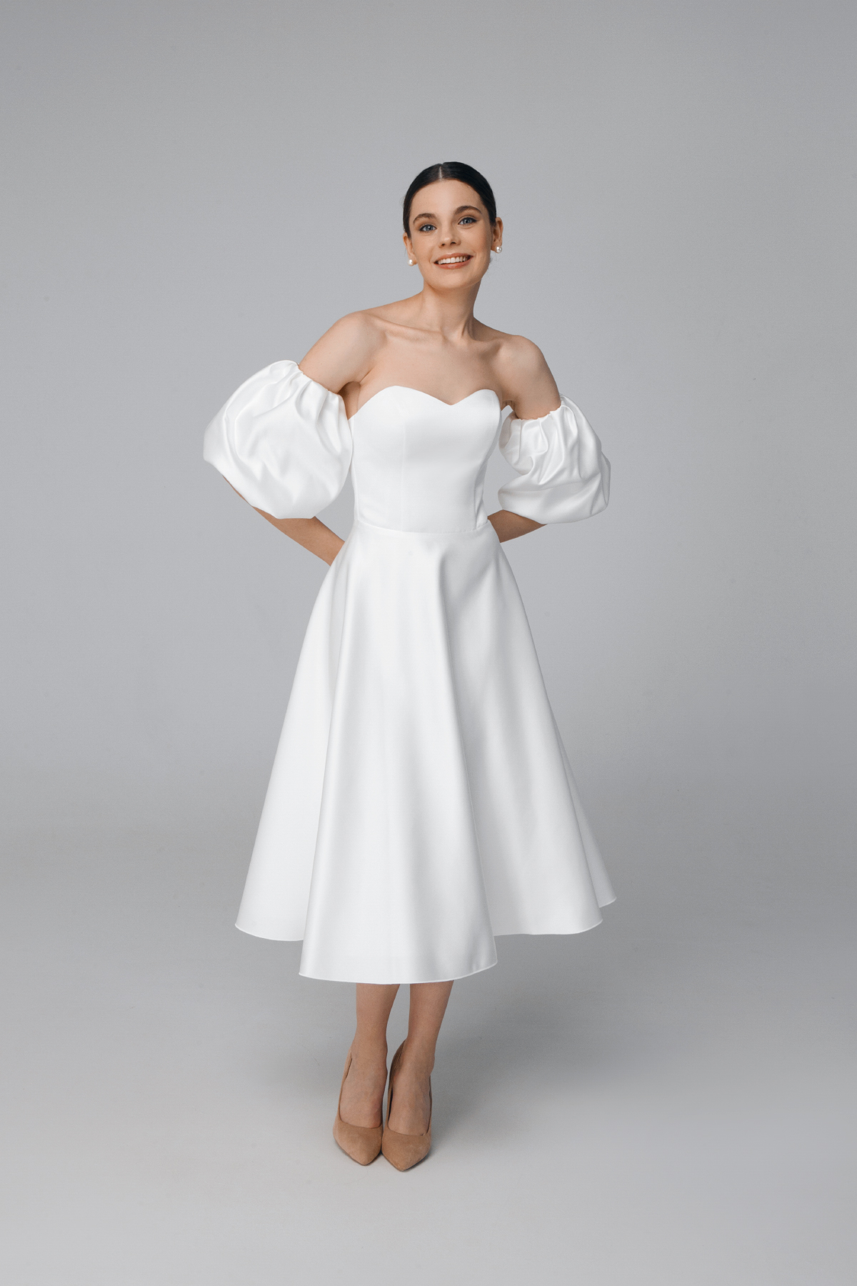 Casual wedding dress with detachable sleeves